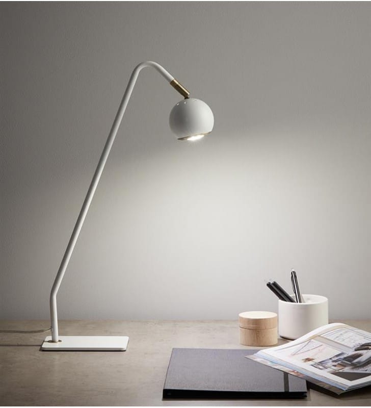 Lampa biurkowa Coco biała z mosiężnym wykończeniem okrągły klosz styl nowoczesny bezbarwny przewód