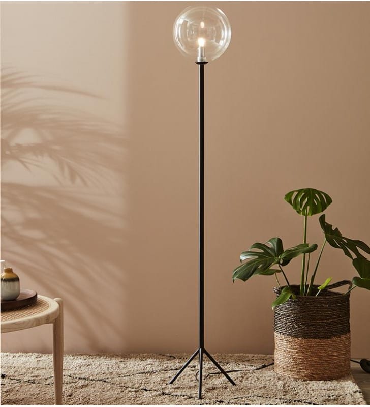 Czarna nowoczesna minimalistyczna lampa podłogowa Andrew klosz szklana kula